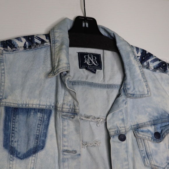 Rock & Republic Women's Size L Light Wash Southwestern Style Denim Distress Vest - Picture 2 of 6